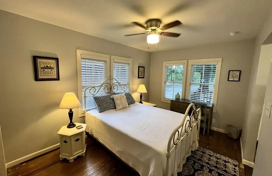 Renovated Waterfront Cottages Ideal For Families Or Groups In Louisiana