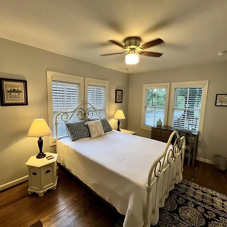 Renovated Waterfront Cottages Ideal For Families Or Groups In Louisiana
