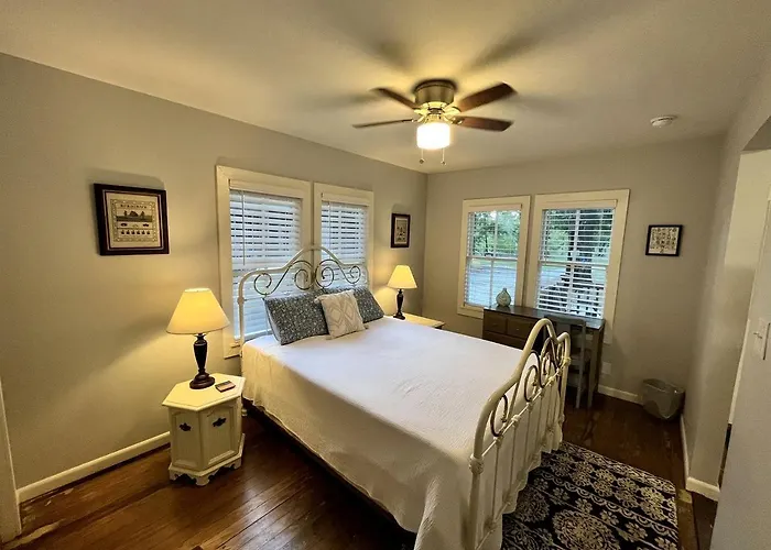 Renovated Waterfront Ideal For Families Or Groups In Louisiana *
