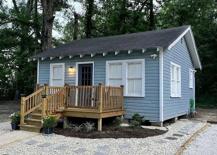 Renovated Waterfront Ideal For Families Or Groups In Louisiana