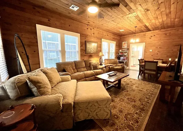 Renovated Waterfront Ideal For Families Or Groups In Louisiana Holiday home *