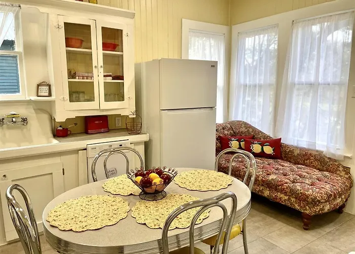 Renovated Waterfront Ideal For Families Or Groups In Louisiana Lafayette