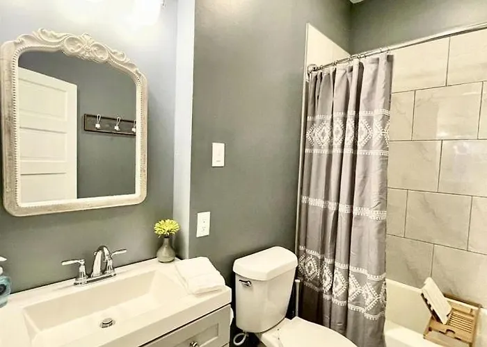 Renovated Waterfront Ideal For Families Or Groups In Louisiana Lafayette