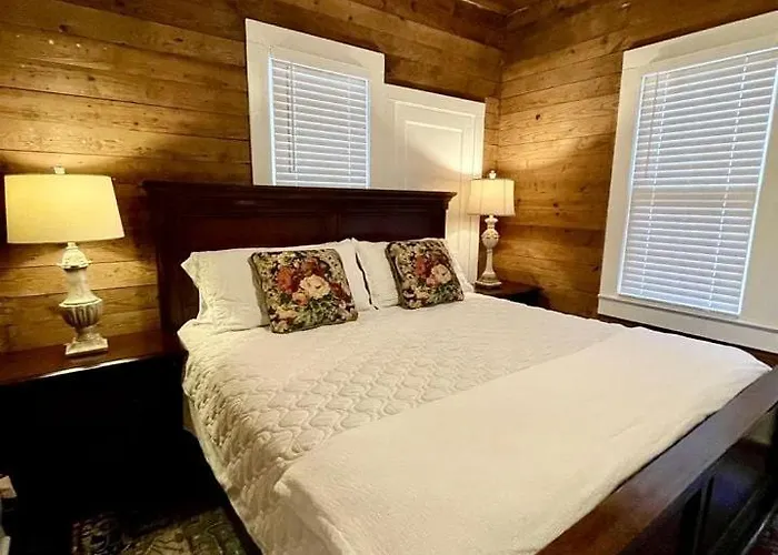 Renovated Waterfront Ideal For Families Or Groups In Louisiana *