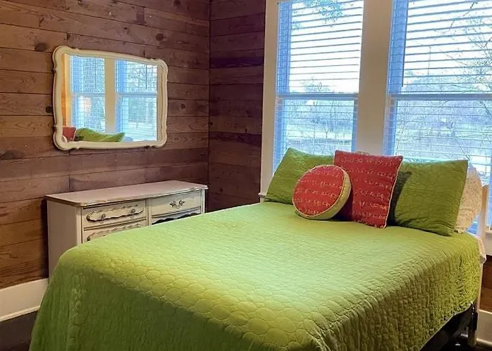 Renovated Waterfront Ideal For Families Or Groups In Louisiana Lafayette