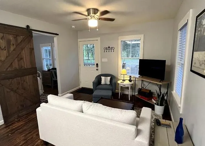 Renovated Waterfront Ideal For Families Or Groups In Louisiana