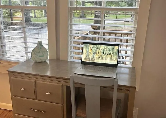 Renovated Waterfront Ideal For Families Or Groups In Louisiana