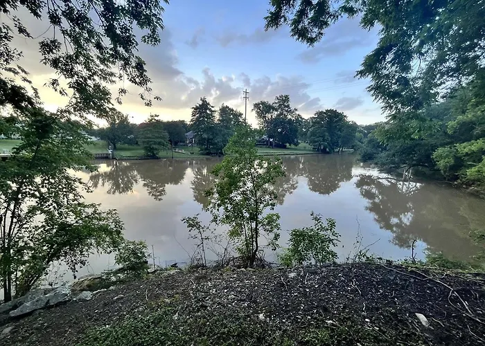 Renovated Waterfront Ideal For Families Or Groups In Louisiana Holiday home Lafayette